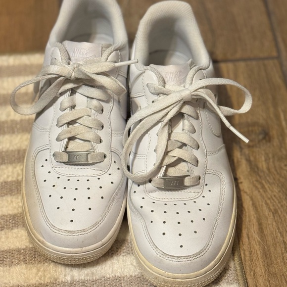 Women’s Nike White Leather Sneakers - Picture 3 of 4